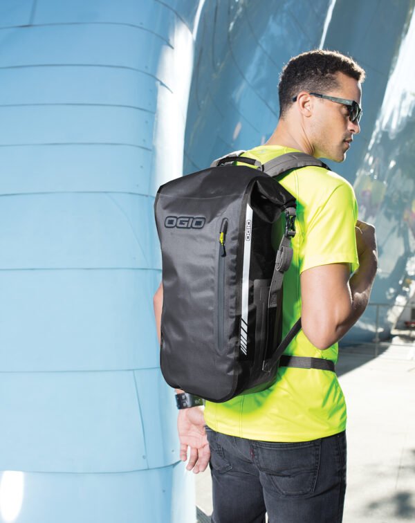 6806-Black-7-423009greyblackmodelGOGIO17crop-1200W OGIO® All Elements Pack